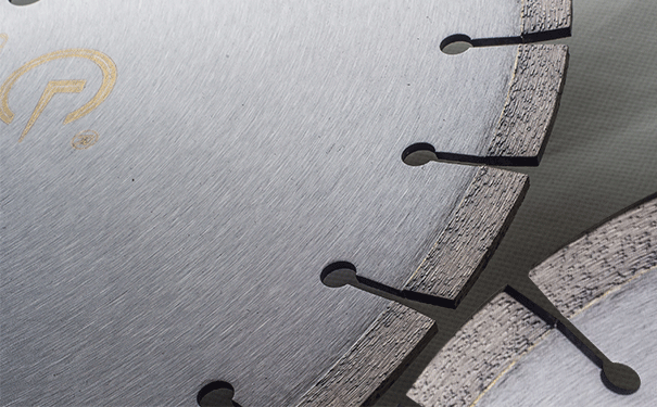 切割片出現(xiàn)破裂現(xiàn)象的原因及解決方案 切割片出現(xiàn)破裂現(xiàn)象的原因及解決方案