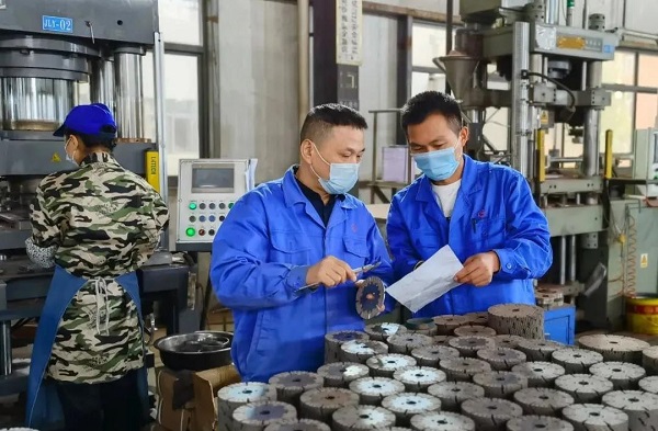 昌利公司開展金剛石鋸片生產(chǎn)“質(zhì)量月”系列活動(dòng) 昌利公司開展金剛石鋸片生產(chǎn)“質(zhì)量月”系列活動(dòng)