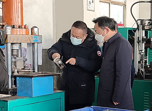 鄂州市委書(shū)記孫兵蒞臨昌利金剛石工具公司調(diào)研指導(dǎo)工作 鄂州市委書(shū)記孫兵蒞臨昌利金剛石工具公司調(diào)研指導(dǎo)工作